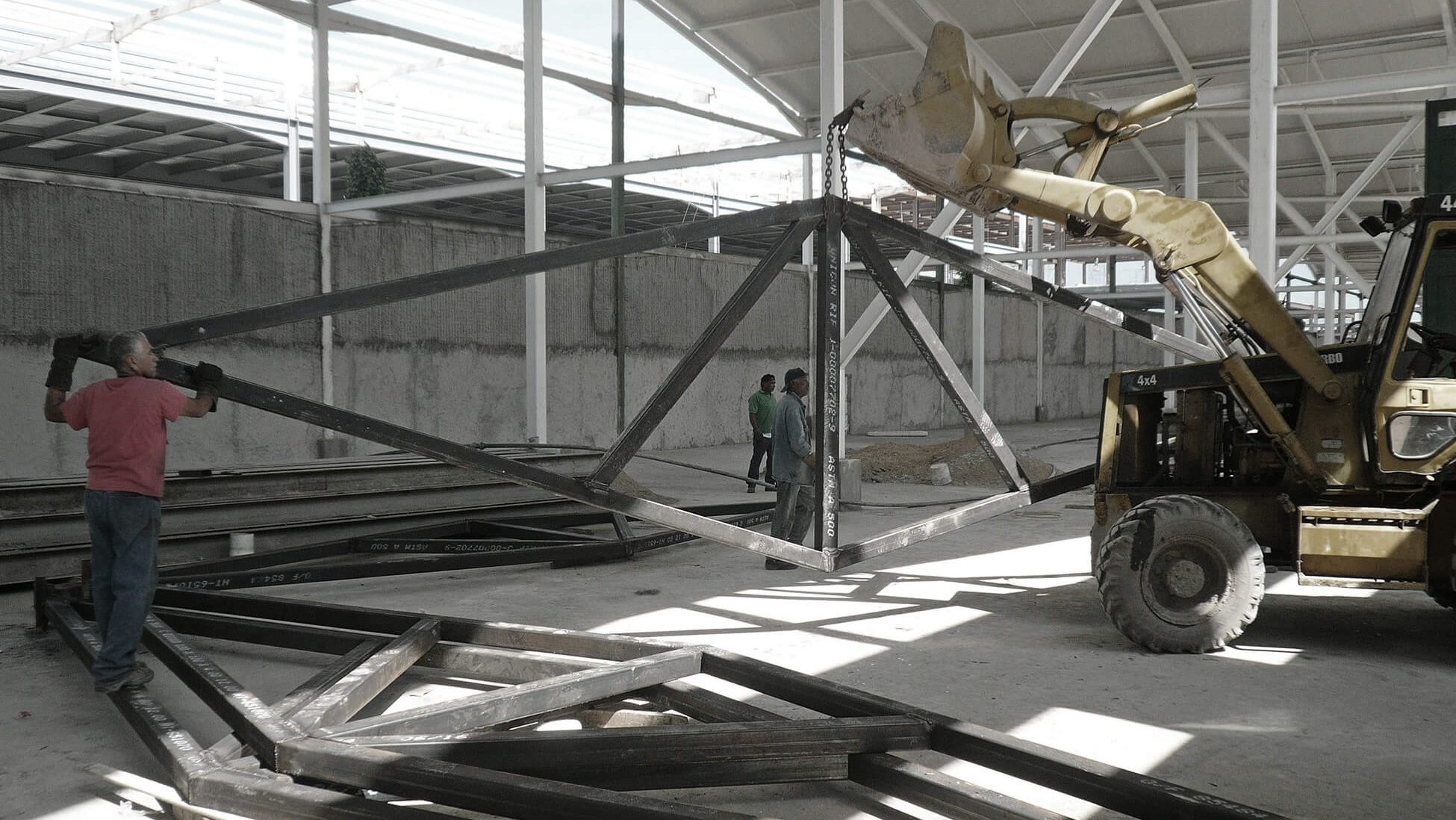 Conjunto edificatorio para la Iglesia Ortodoxa. Construcción de la estructura metálica del templo