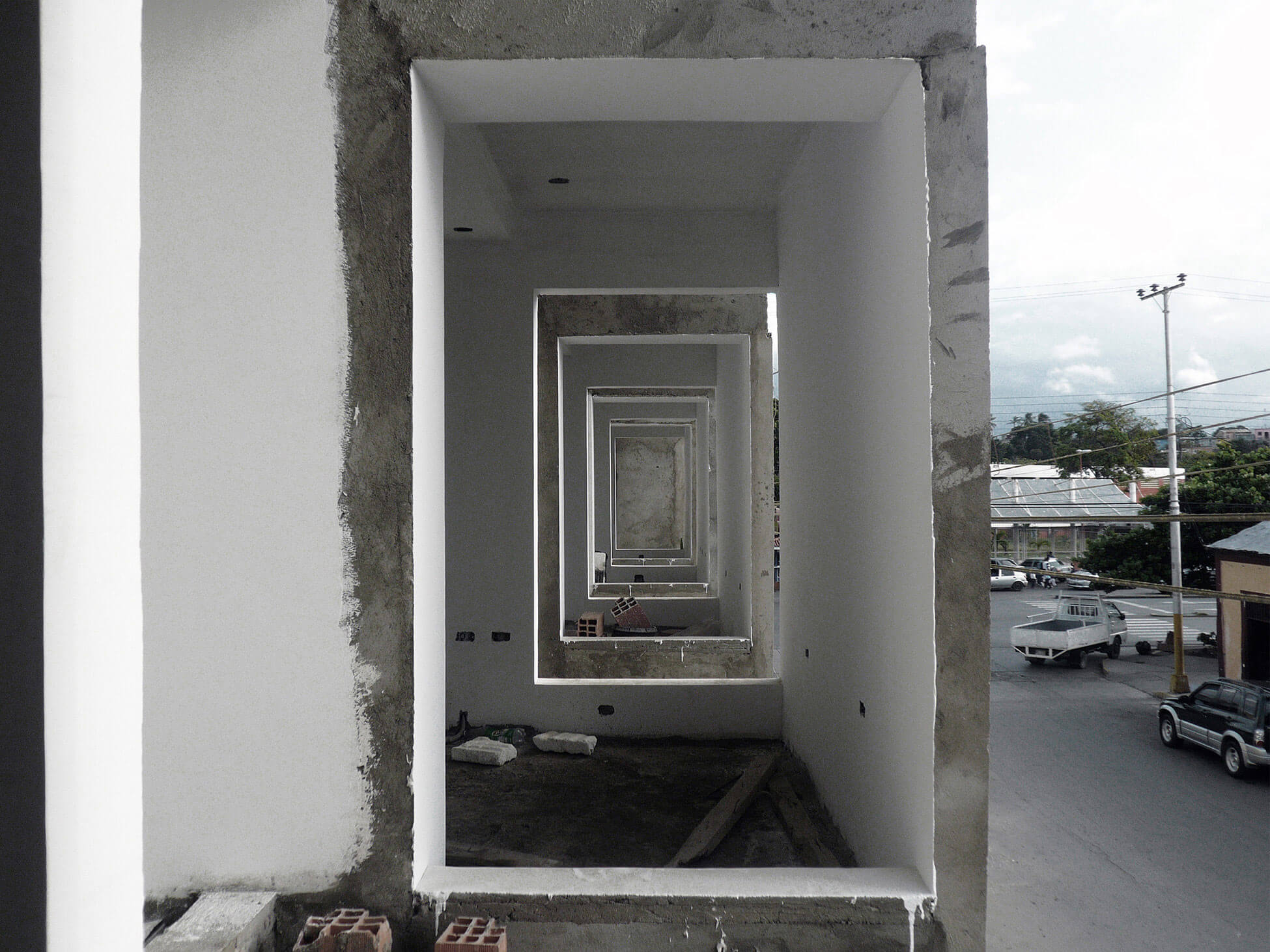 diseno-edificio-usos-mixtos-perspectiva-secuencia-ventanas-viviendas- Diseño de edificio de usos mixtos: la alineación de las ventanas crea efectos internos sorprendentes