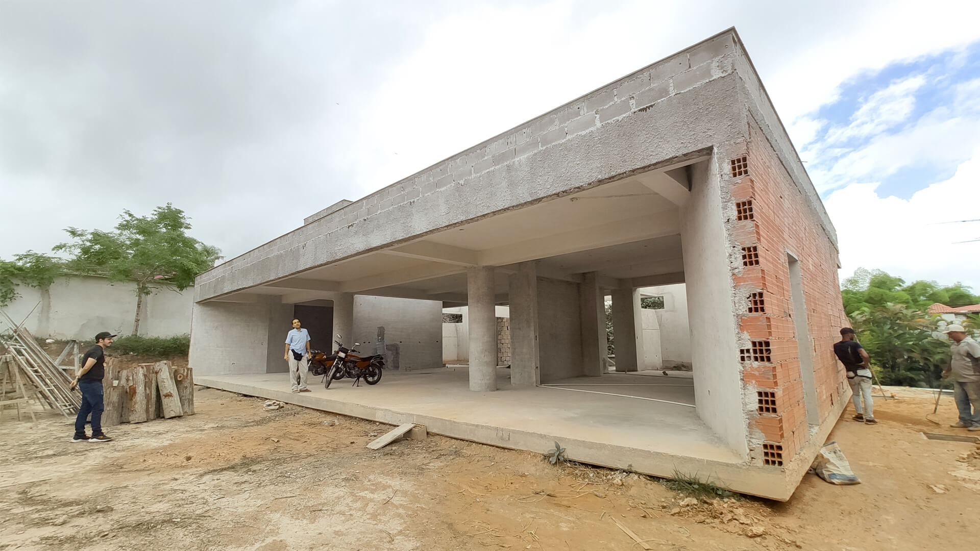 Diseño de casa en Venezuela, aspecto Norte en fase de construcción