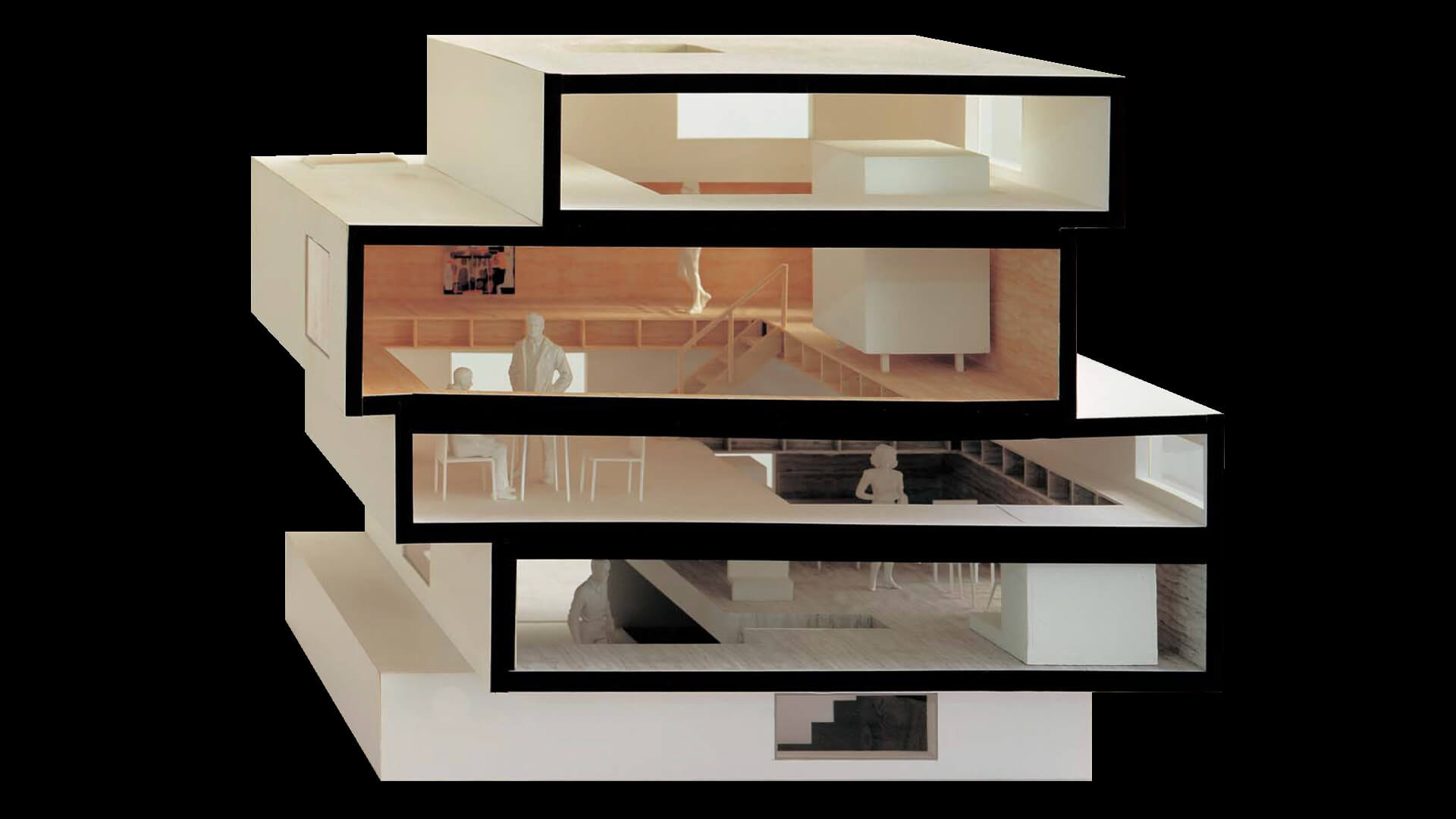 Casas pequeñas: modelo de sección de la vivienda taller en Hokkaido diseñada por Sou Fujimoto, con niveles intermedios interconectados.