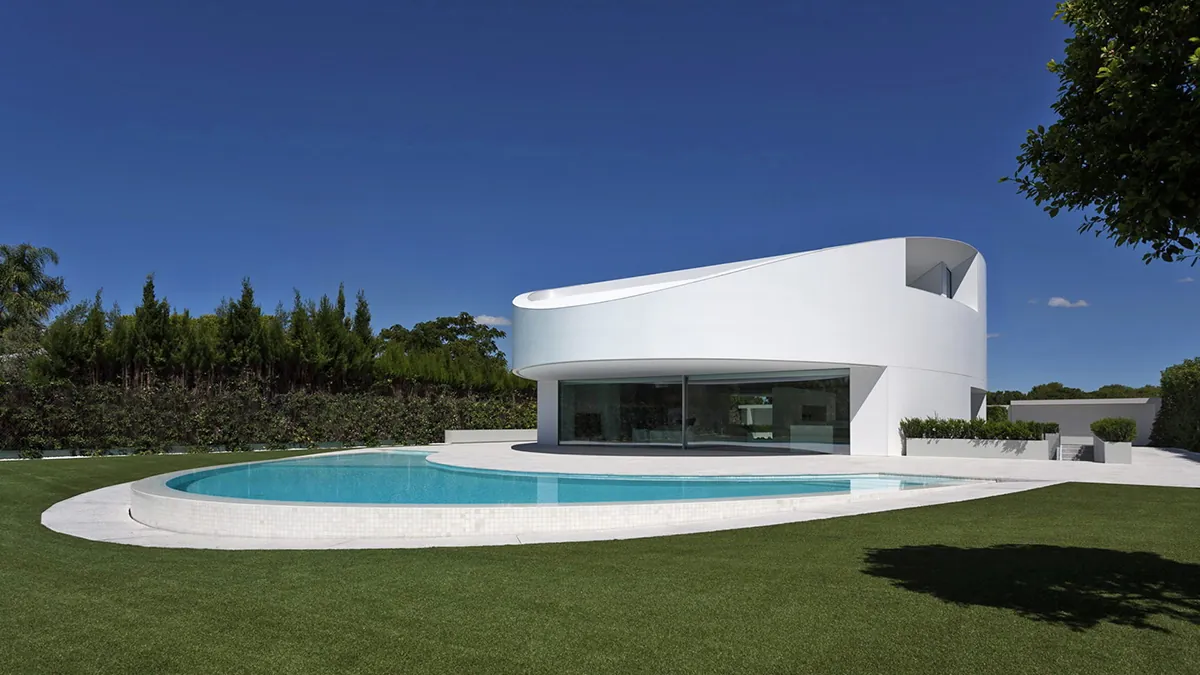 Fachadas de casas modernas curvas en Valencia: Casa Balint.